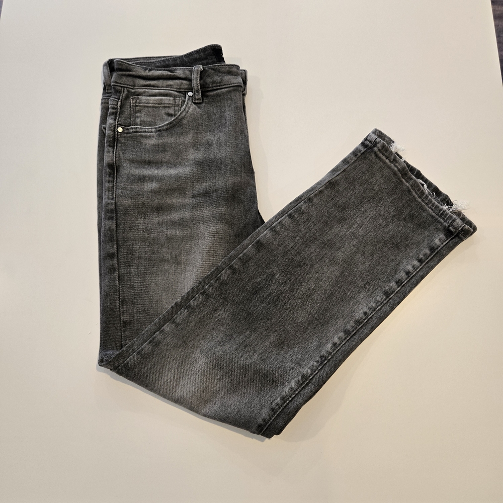 Social Threads Risen High Waist Gray Straight Leg Jeans, Size 28